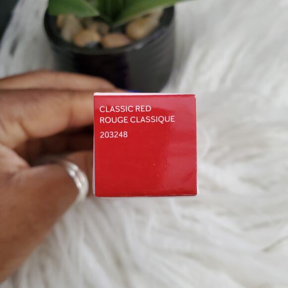 Mary Kay Classic Red Matte Liquid Lipstick - Picture 5 of 6